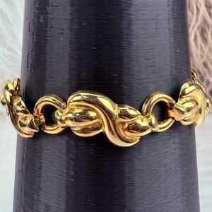 Lightweight goldtone, vintage costume bracelet